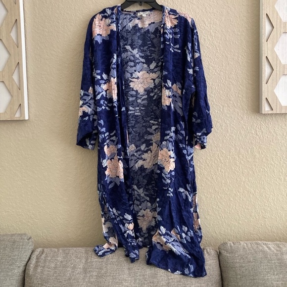 Floral Umgee Kimono - Picture 1 of 4